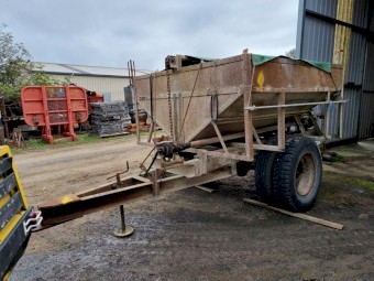 Crump 3 Tonne Trailing Super Spreader