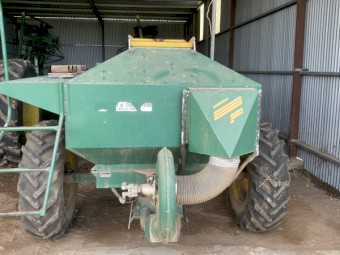 Simplicity/Horwood Bagshaw 2.5T tow behind airseeder cart