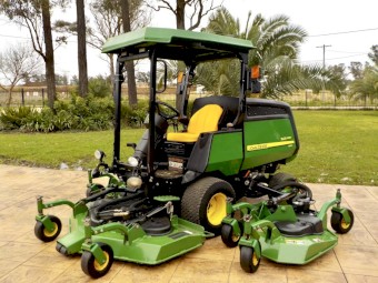 2018 John Deere 1600 WAM Series II Commercial Diesel Out Front Ride on Mower
