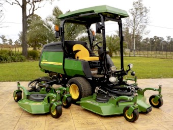 2018 John Deere 1600 WAM Series II Commercial Diesel Out Front Ride on Mower