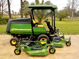 2018 John Deere 1600 WAM Series II Commercial Diesel Out Front Ride on Mower