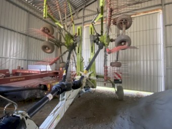Claas 2700 twin rotor rake
