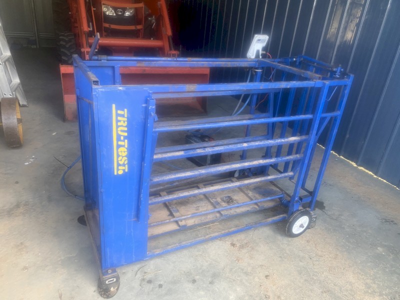 Trutest sheep scales and crate