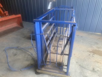 Trutest sheep scales and crate