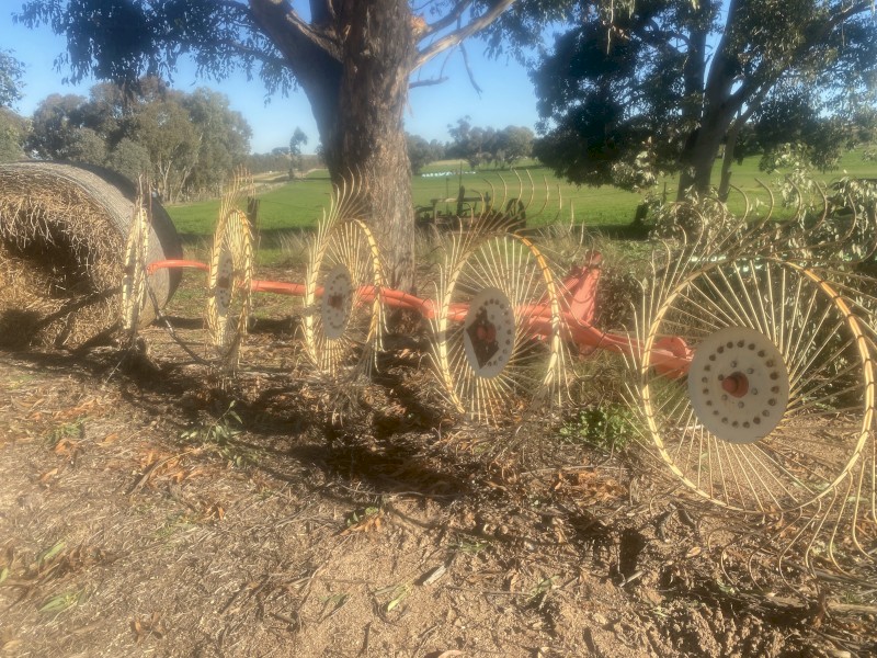 5 wheel hayrake 3pl