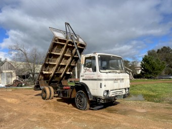 Dodge 650 Tipper Tray Truck