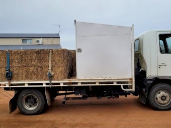 1999 Hino FC Truck with Gooseneck Hitch