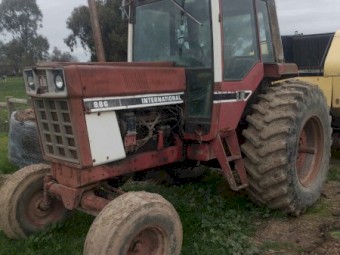 International 886 Tractor