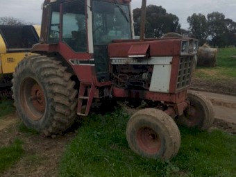 International 886 Tractor