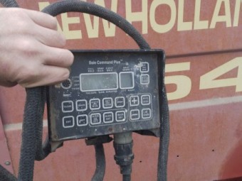 New Holland 654 Baler