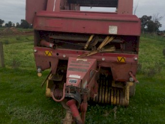 New Holland 654 Baler