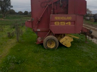 New Holland 654 Baler