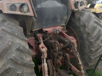 International 886B Tractor