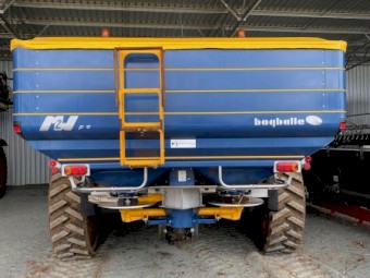 2017 Bogballe M2W D plus, 3 point linkage spreader 