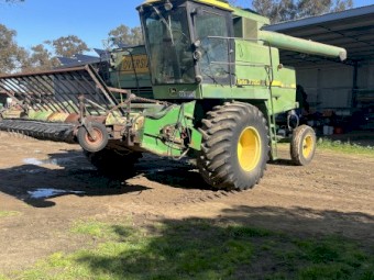 John Deere 7720 Header with  230 30ft front and Canola front