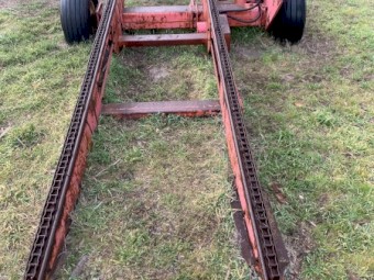 Hesston 5200 roll stacker