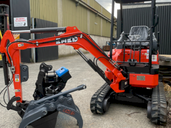Mini Excavator EM1.8 + Free Attachments with swing boom & expandable tracks