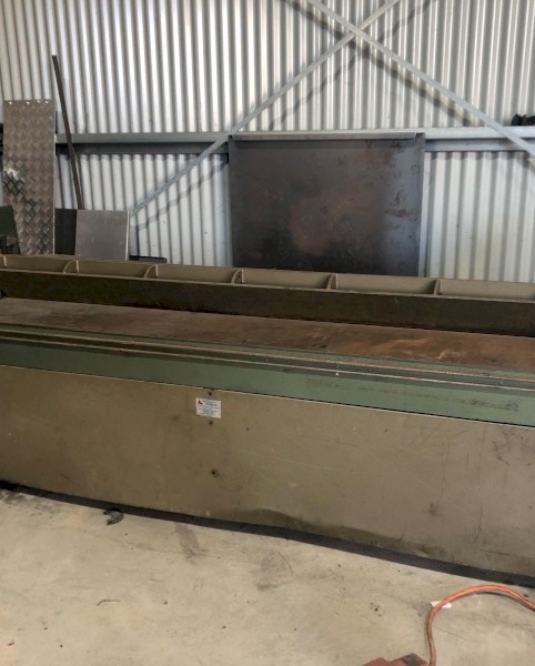 Sheet metal guillotine 