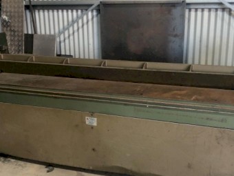 Sheet metal guillotine 