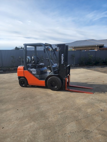 Forklift Toyota 2.5T Container Mast