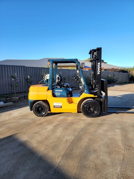 Toyota Forklift 4T Low Hours