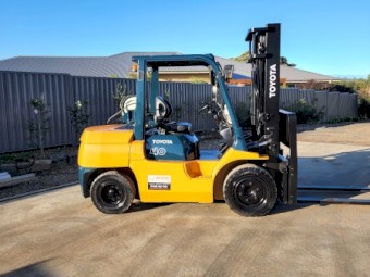Toyota Forklift 4T Low Hours