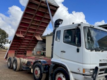 2001 MITSUBISHI FS527 TWIN STEER BOGIE DRIVE 22 FT TRAY TIPPER GVM 30800 GCM 50000