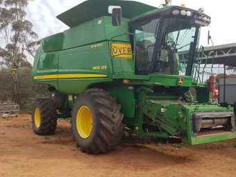 2009 JD 9670 Header with 635D Finger Tyne reel front