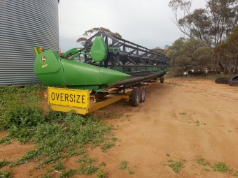 2009 JD 9670 Header with 635D Finger Tyne reel front