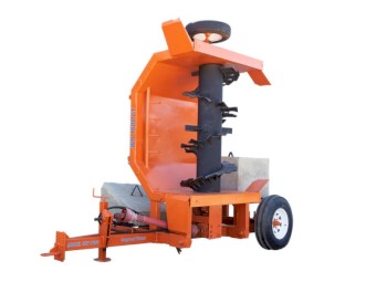 Tractor drawn compost windrow turner