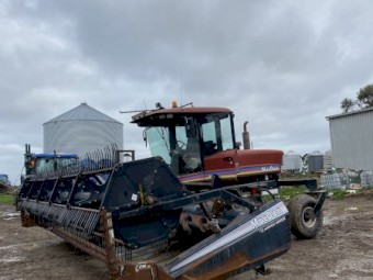 MacDon 9532 Turbo Windrower