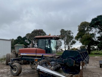 MacDon 9532 Turbo Windrower