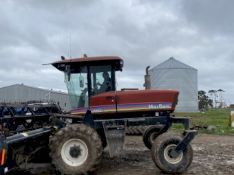 MacDon 9532 Turbo Windrower