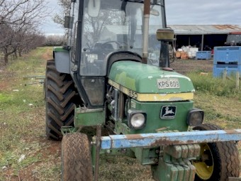 1994 John Deere 1850 Cab Tractor