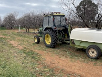 1994 John Deere 1850 Cab Tractor