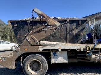 2007 Isuzu FVR Skip Truck 9 Tonne Lifter