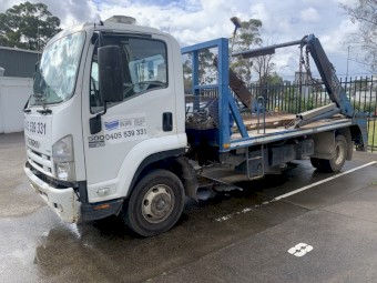 2012 Isuzu FFR 500 Skip Truck