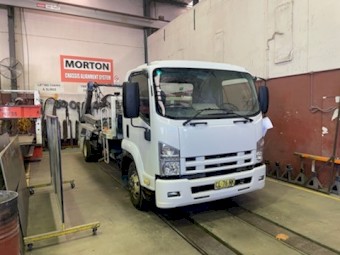 2011 Isuzu FFR500 Skip Truck