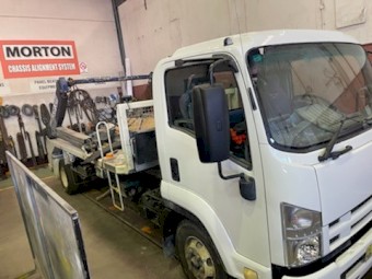 2011 Isuzu FFR500 Skip Truck