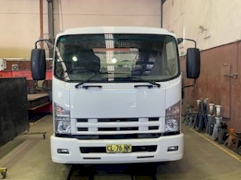 2011 Isuzu FFR500 Skip Truck