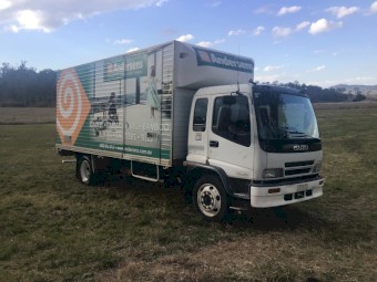 Isuzu 700  2002