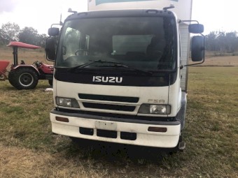 Isuzu 700  2002