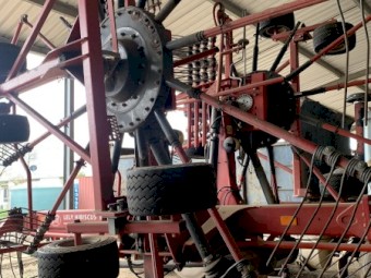 Under Auction - (A209) Lely Hibiscus 915 CD Vario Rake 