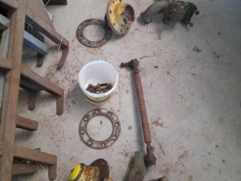 John Deere harvester rear stub axles & hubs