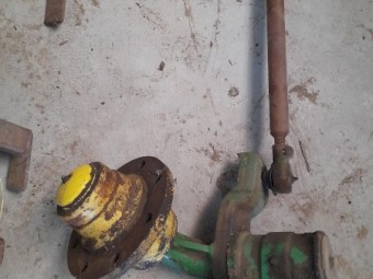 John Deere harvester rear stub axles & hubs