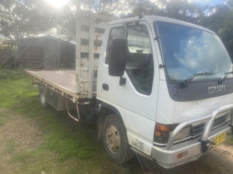 2005 Isuzu NPR 200 truck