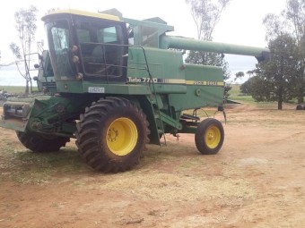 1983 John Deere 7720 Harvester