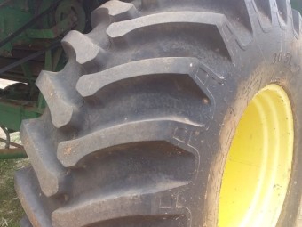 1983 John Deere 7720 Harvester