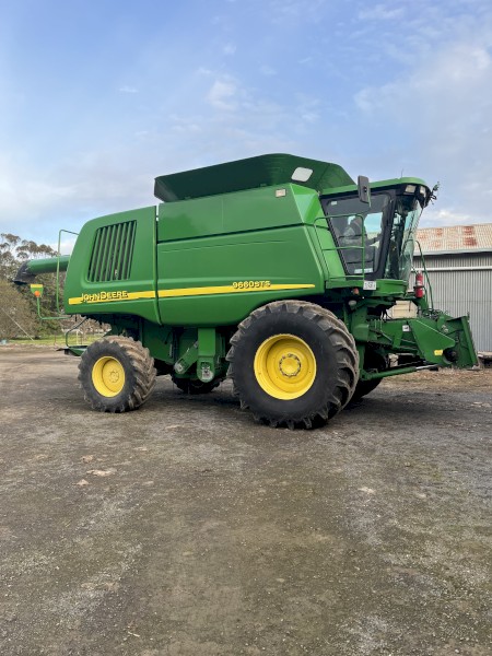 2006 John Deere 9660STS with 40Ft Macdon D65 on trailer