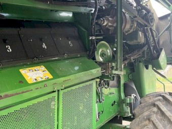 2006 John Deere 9660STS with 40Ft Macdon D65 on trailer